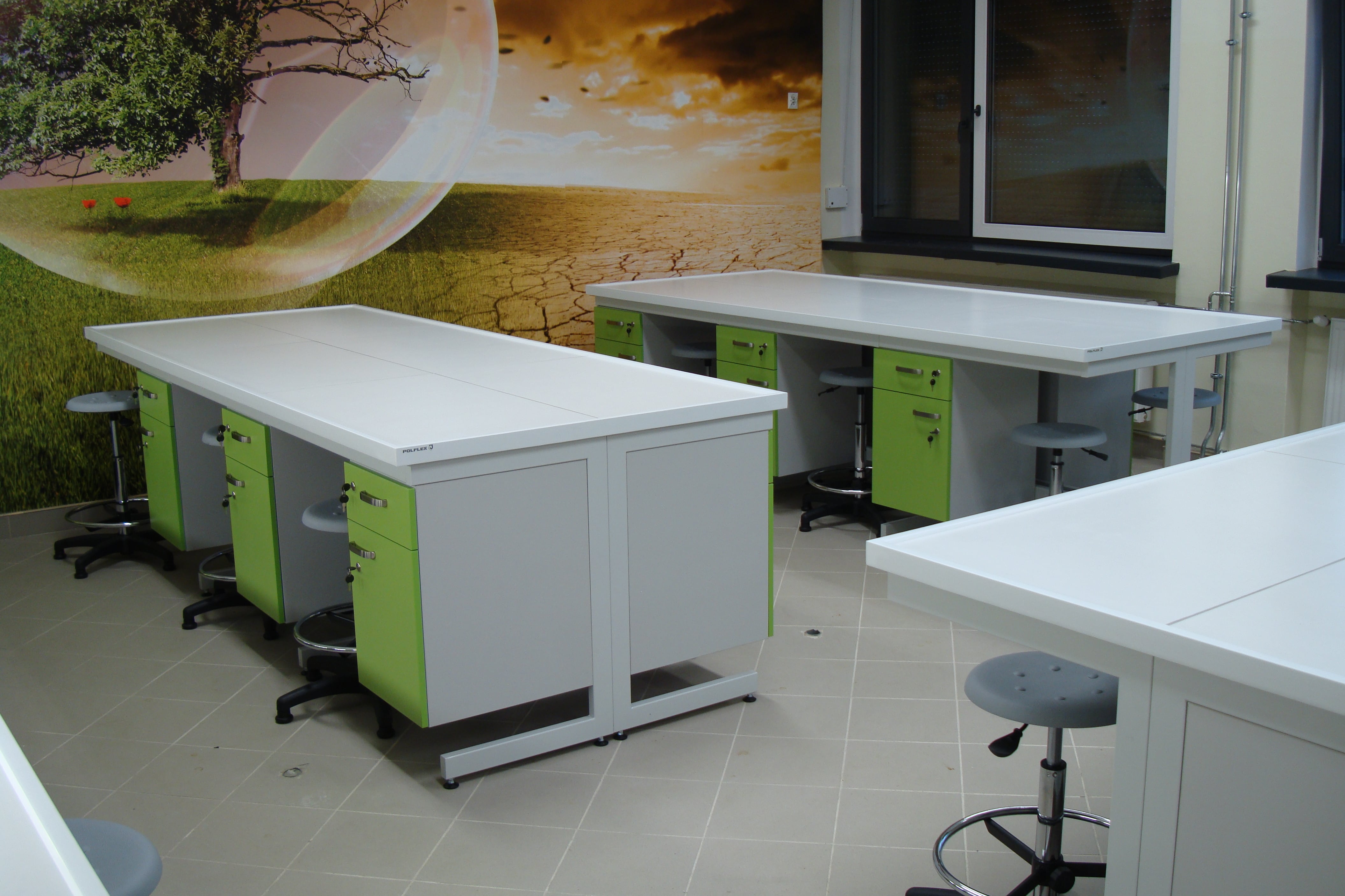 Meble do laboratoriów szkolnych