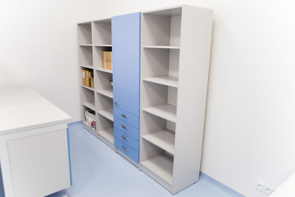 Regały laboratoryjne i magazynowe