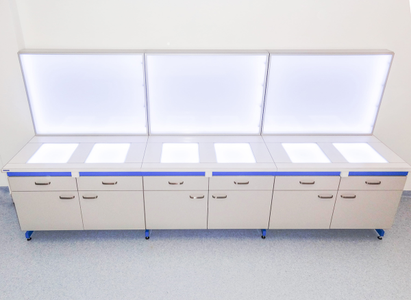 Meble z oświetleniem 