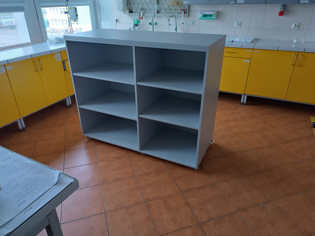Regały laboratoryjne i magazynowe