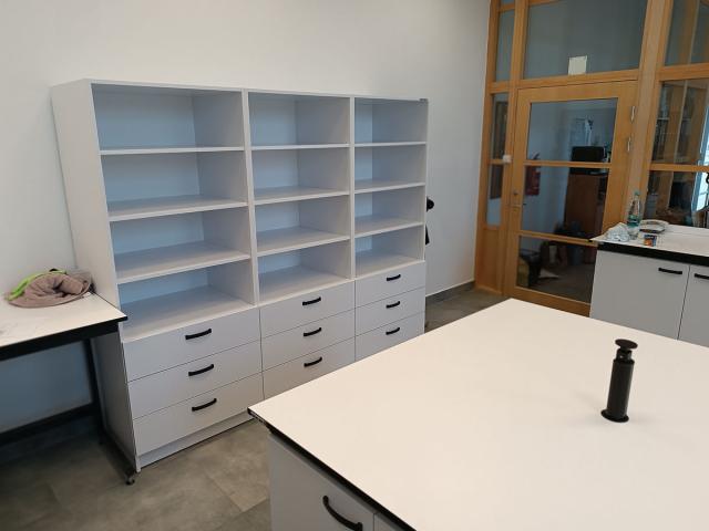 Regały laboratoryjne i magazynowe