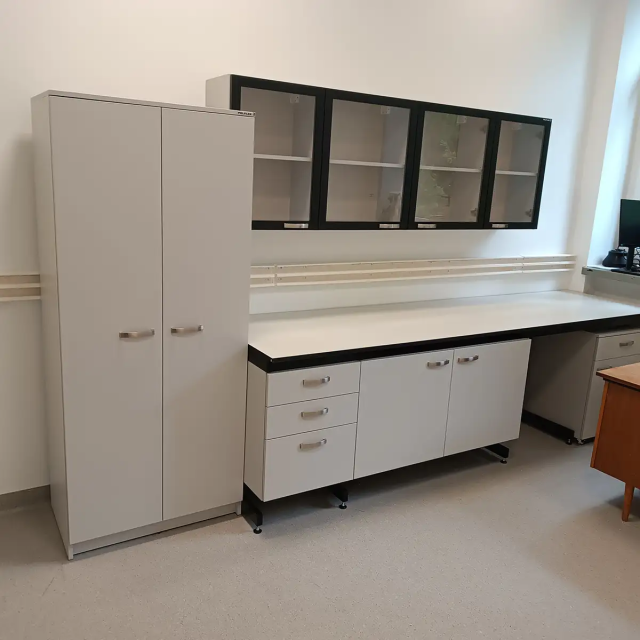 Regały laboratoryjne i magazynowe